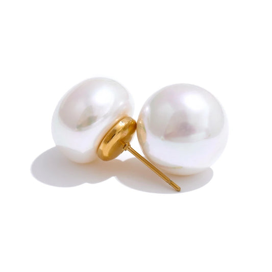 Medium Pearl Stud